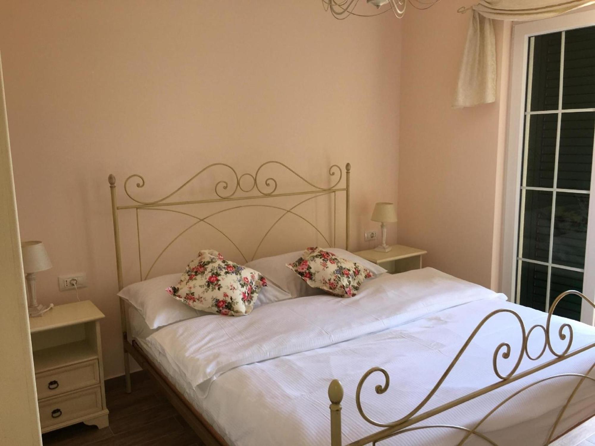 In Stoja Mit Moebliertem Balkon Pula