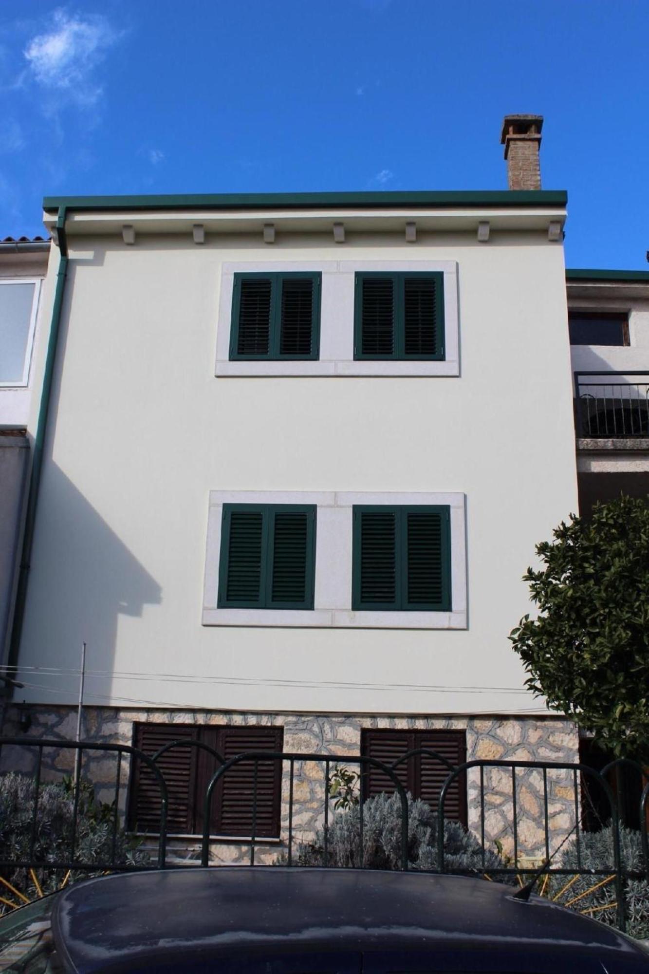 In Stoja Mit Moebliertem Balkon Apartment Pula